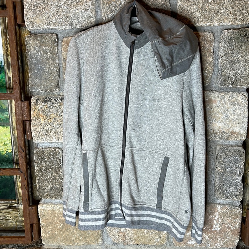 Men’s L Lululemon hoodie